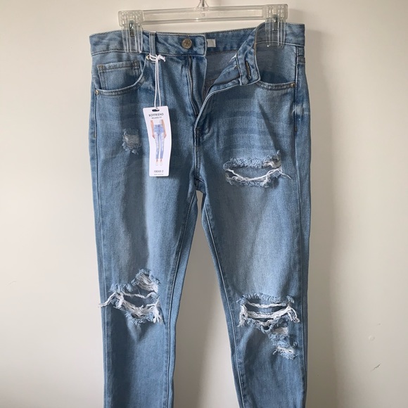 Ripped Boyfriend jeans (Forever 21) - Picture 2 of 7